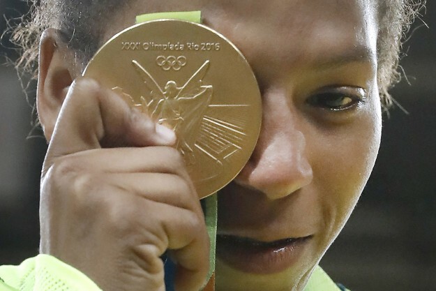 И сколько же стоит золотая медаль Олимпиады?