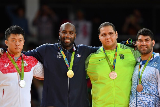 Почему на соревнованиях по дзюдо вручаются две бронзовые медали?