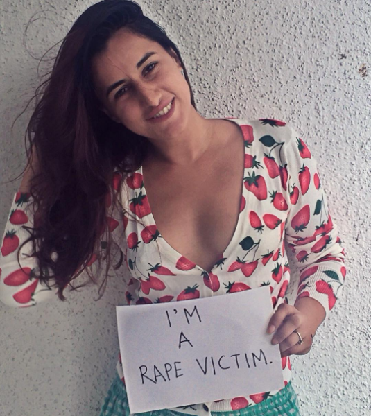 "Я - жертва изнасилования"
