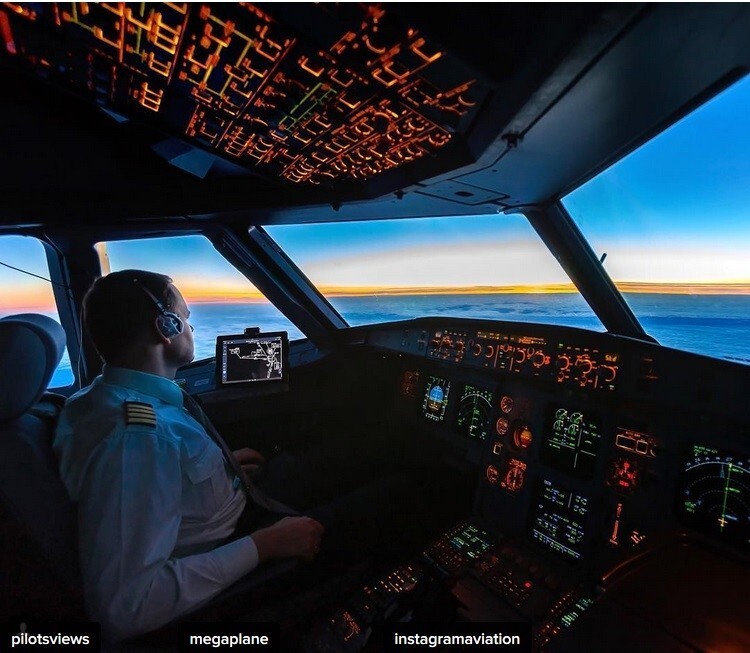 Первым делом — самолеты: российский пилот стал звездой Instagram*