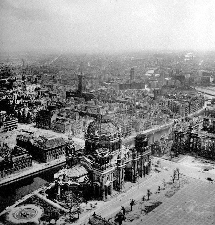 Уже в августе 41-го дерзкая советская армия бомбила Берлин