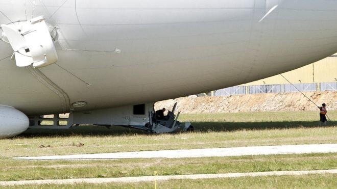 Крупнейшее в мире воздушное судно упало в Англии