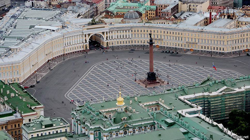 Петербург назвали одним из самых романтичных городов мира