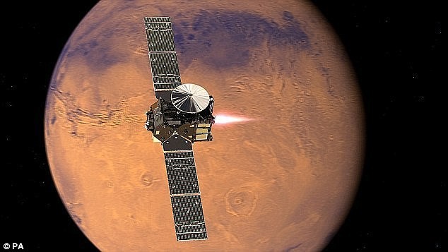 Марсоход НАСА сделал панорамные снимки "красной планеты", на которых ее пейзажи напоминают Землю