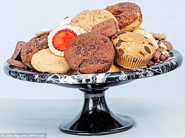 Что мы едим: британка хранила сладости 20 лет, а им хоть бы хны