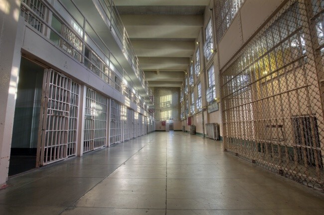  В cтране из-за отсутствия заключенных закрываются тюрьмы