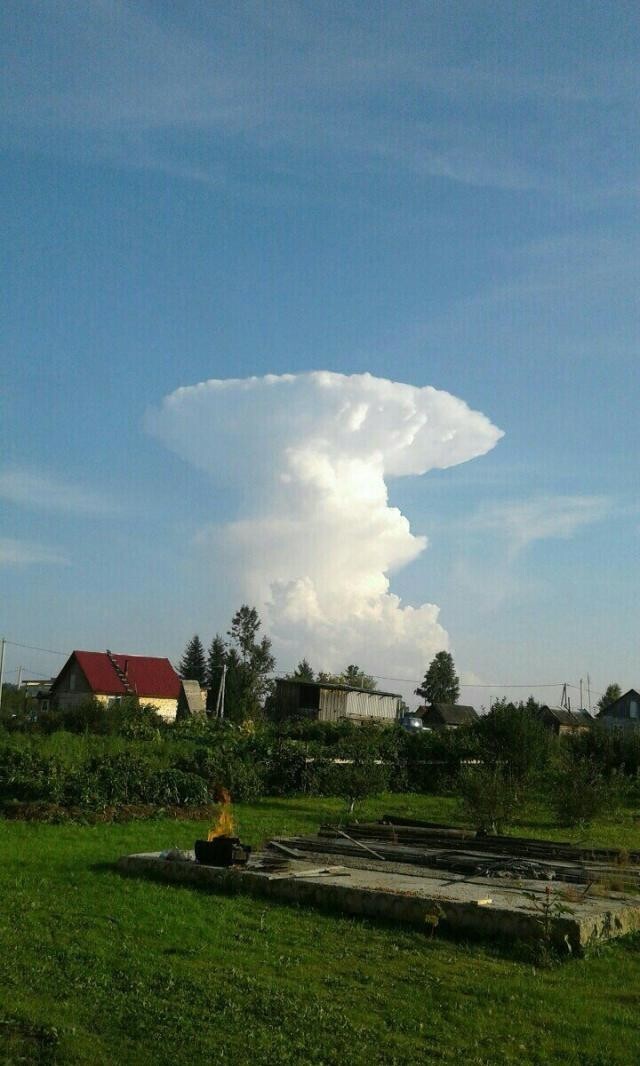  Облако в виде «ядерного гриба» на Кузбассе