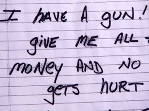 I have a gun! Ограбить банк при помощи записки - это реально