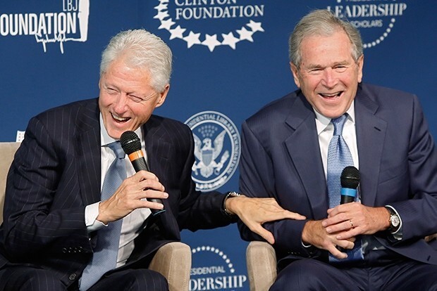 Джордж Буш-мл. и Билл Клинтон, бывшие президенты США, часы Timex