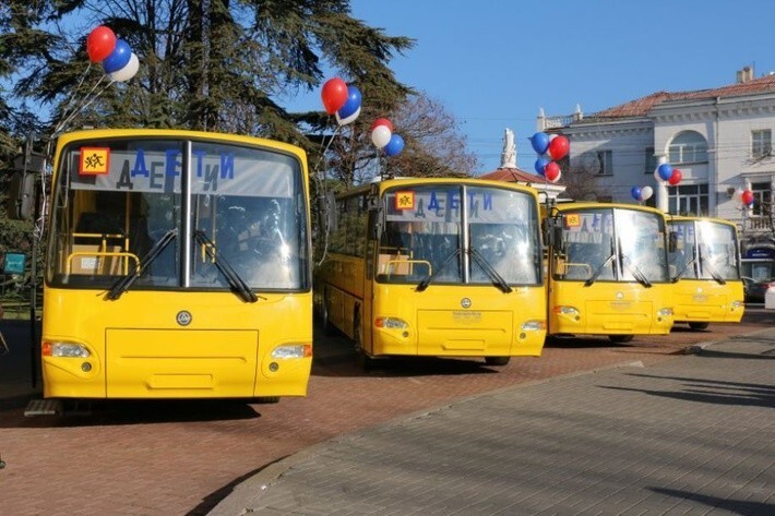 4.. Севастопольские школы получили 11 автобусов