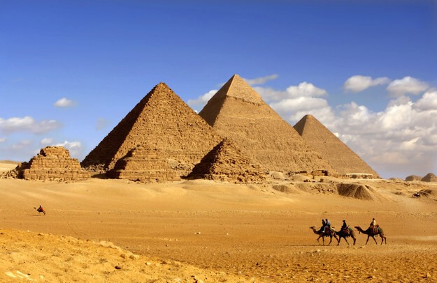 Или вот это: вы ведь всегда воображали себе пирамиды посреди пустыни?