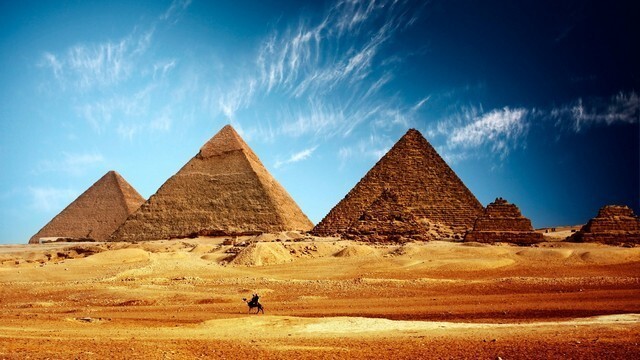 Кто построил пирамиды? 