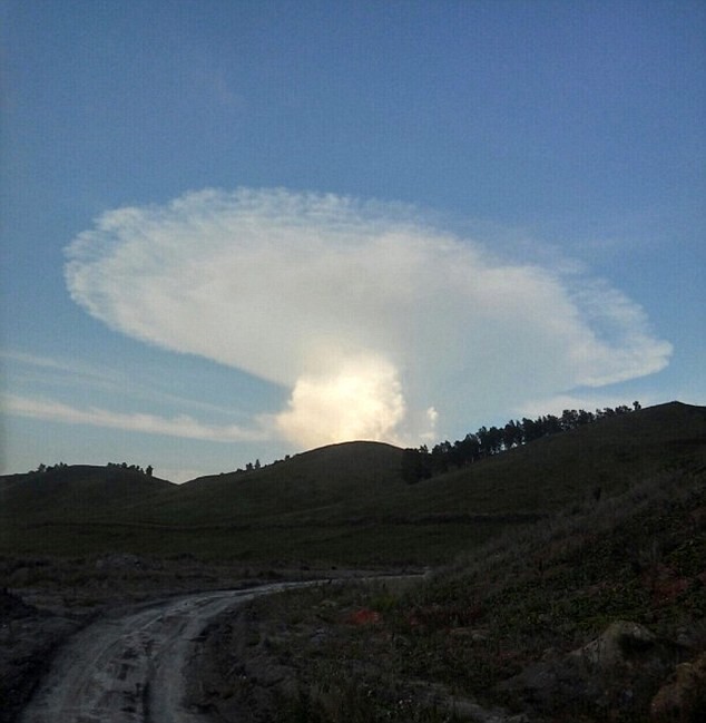 Апокалипсис сегодня? Облако в форме гриба, напоминающее ядерный взрыв, испугало сибиряков