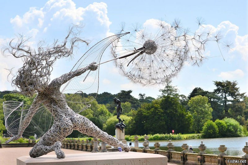 Скульптура танец с одуванчиком, Британия