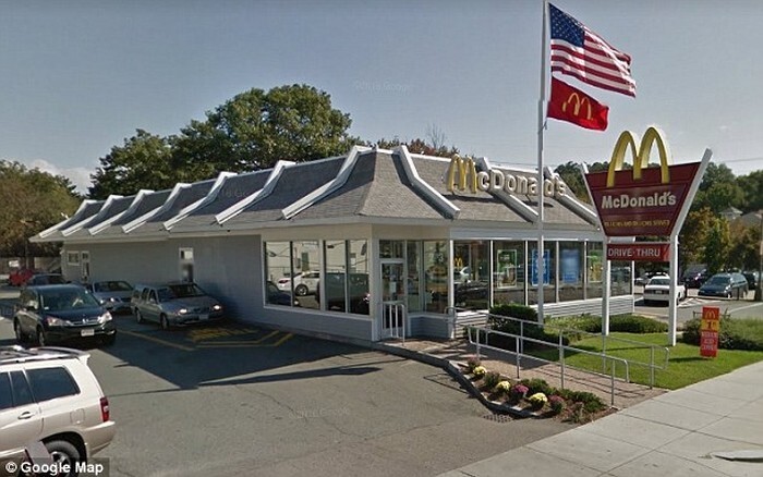 Женщина с синдромом Дауна вышла на пенсию после 32 лет работы в McDonald’s