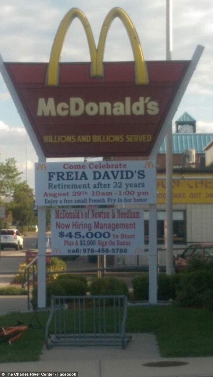 Женщина с синдромом Дауна вышла на пенсию после 32 лет работы в McDonald’s