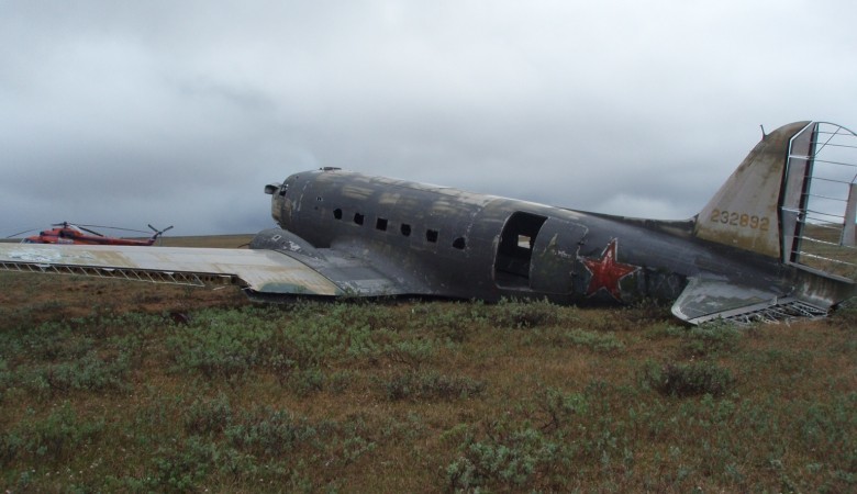 На обшивке самолета, рухнувшего 70 лет назад, нашли послания экипажа и пассажиров