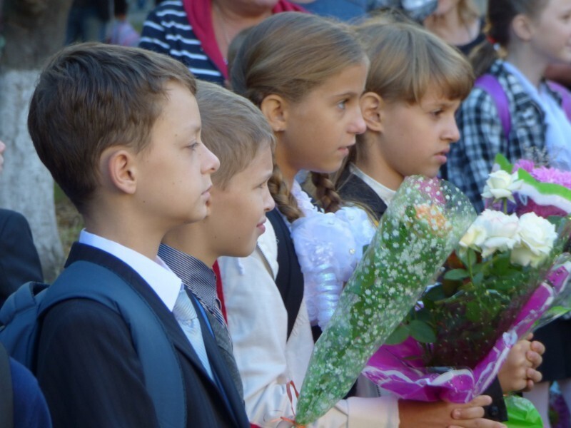 Первое сентября для детей Донбасса. Фото из Донецка 