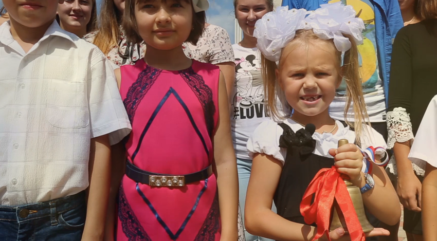 Крымские школьники оригинально поздравили своих сверстников с новым учебным годом