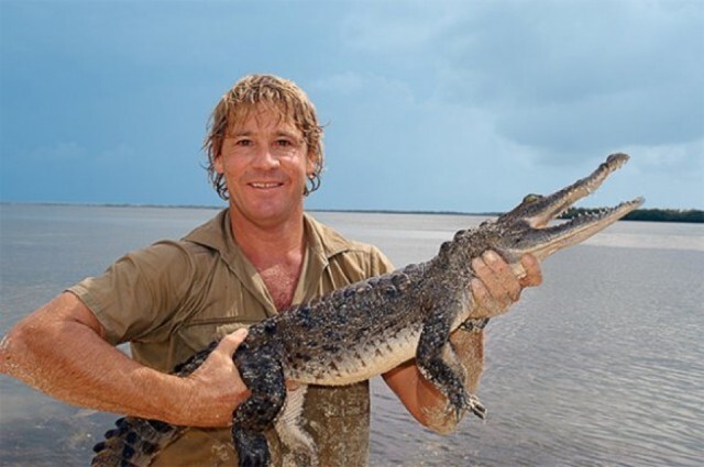 Стив Ирвин.Известный австралийский телеведущий, известный как "охотник за крокодилами", поскольку он специализировался на передачах об опасных животных, погиб во время репортажа в прямом эфире 