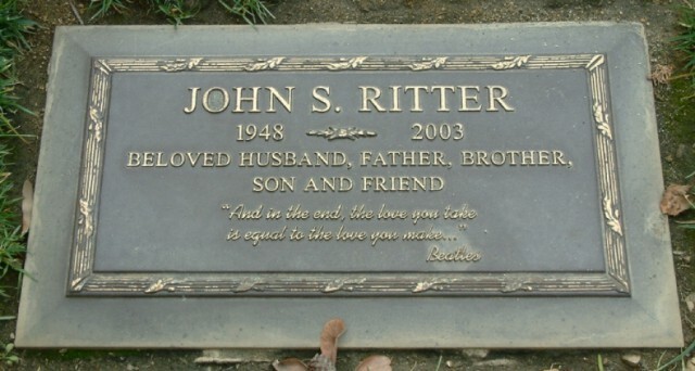 Играя сцену для сериала 11 сентября 2003 года, Риттер вдруг пожаловался на тошноту и боль в груди. Его забрали в больницу и диагностировали сердечный приступ, он скончался во время операции.
