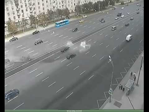 В Сети появилось видео лобового столкновения на Кутузовском проспекте   
