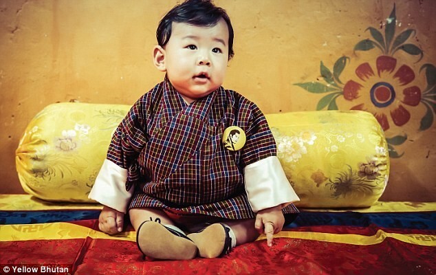 Календарь был выпущен "Желтым Бутаном", культурной организацией, которая выложила фото в фейсбуке.