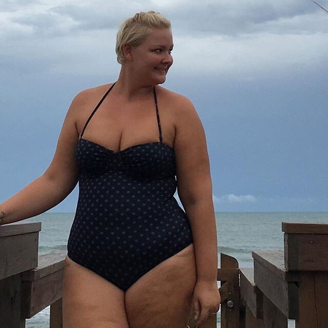 На несколько размеров больше и в миллион раз счастливее: 29-летняя американка утверждает, что лишний вес изменил ее жизнь к лучшему