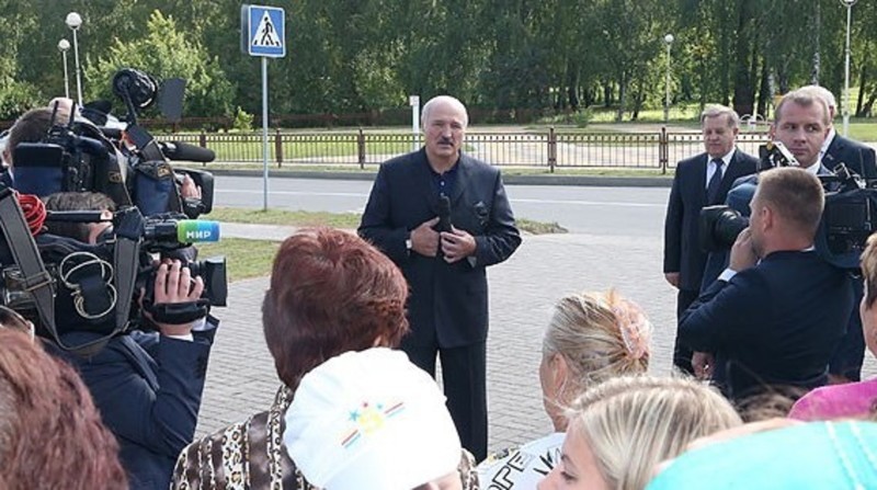 Лукашенко: только ленивый не может заработать в Беларуси