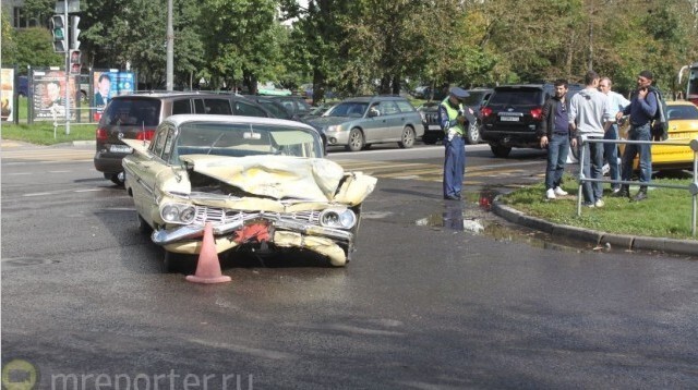 Chevy Impala 67 года безопасная машина! Проверено в ДТП... Но раритет жаль!