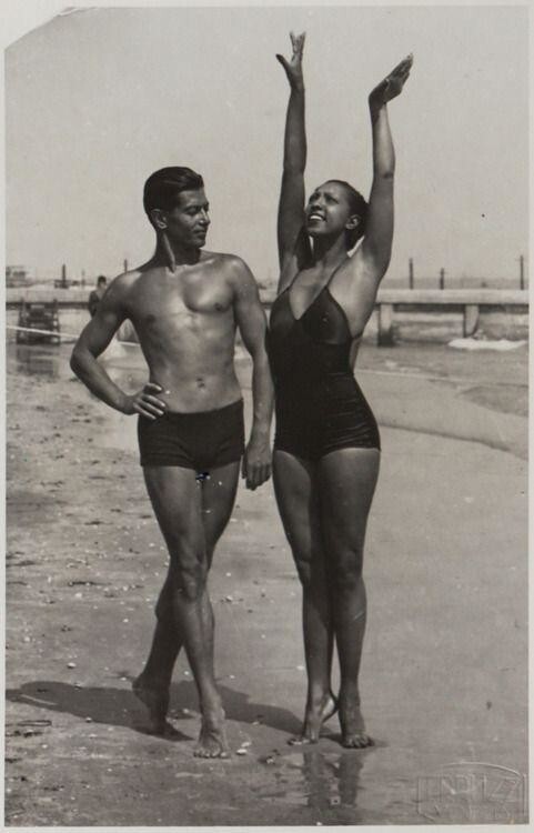 Жозефина Бейкер и российский артист балета Серж Лифарь, в начале 1930-х годов