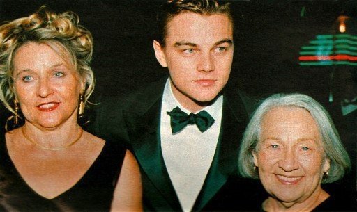 Леонардо ди Каприо со своей бабушкой Еленой Смирновой и мамой, на премьере "Титаника"