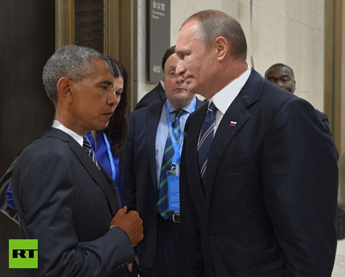 Пронзительный взгляды Обамы и Путина с упоением троллят в сети: фото-пародии со всего света
