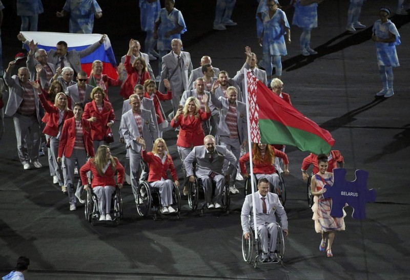 Спортсмены из Белоруссии пронесли флаги России на церемонии открытия Паралимпиады