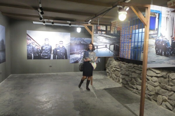 Выставка консульства США для школьников Урала: Россия страна - зона и тюрьма народов