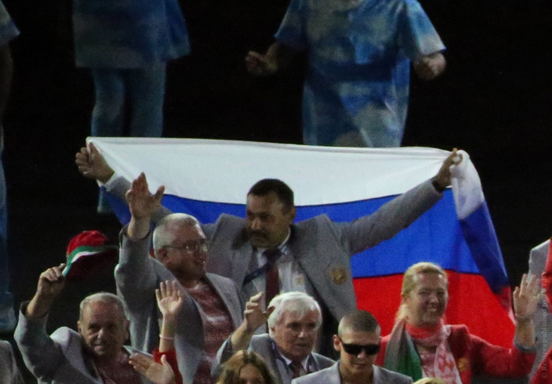 Стало известно, кто пронес флаг России на параде открытия Паралимпиады  