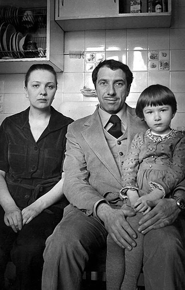 Сергей Юрский и Наталья Тенякова с дочерью Дашей, 1970-е годы.