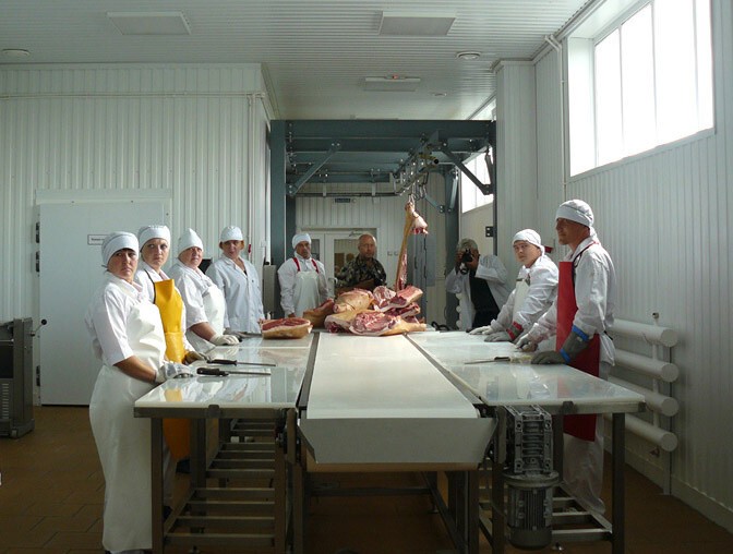 16. В Омской области ввели в эксплуатацию первую очередь нового предприятия по переработке свинины