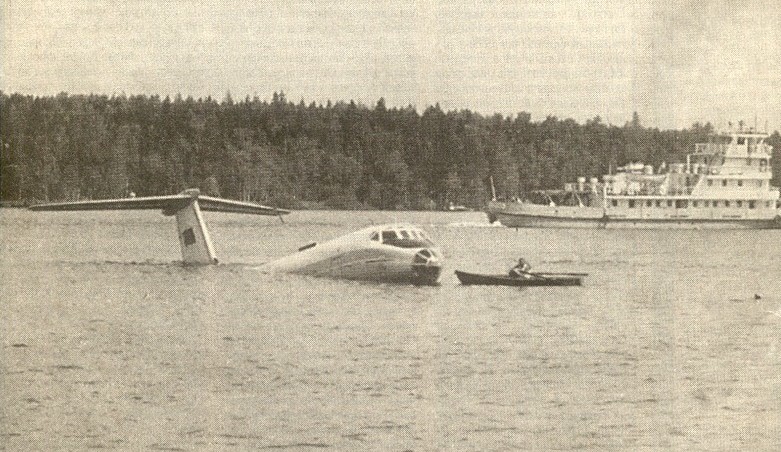 Летом 1963 г., в Ленинграде произошёл уникальный для мировой гражданской авиации случай - пассажирский Ту-124 совершил посадку на воду реки Невы.