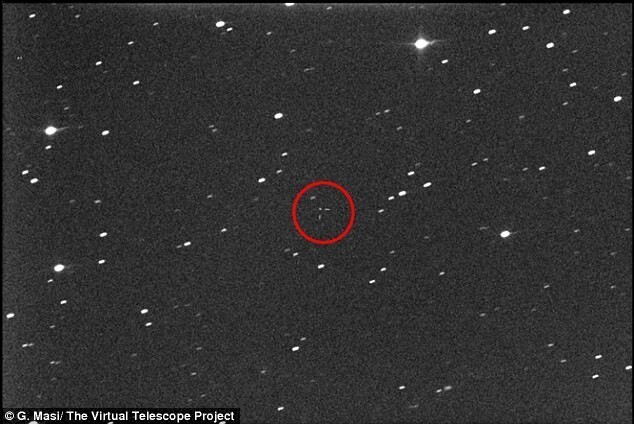Астероид пролетел всего в 40 000 километров от Земли. Для сравнения – расстояние до Луны составляет 384 000 километров, то есть, почти в 10 раз больше. 