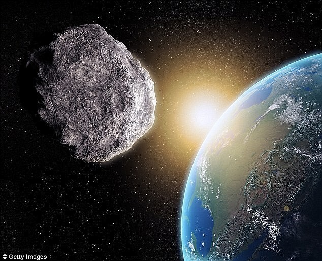 Но постойте, расслабляться еще рано. На следующей неделе мимо нас пролетит еще один астероид, и этот будет гораздо крупнее (61 метр).