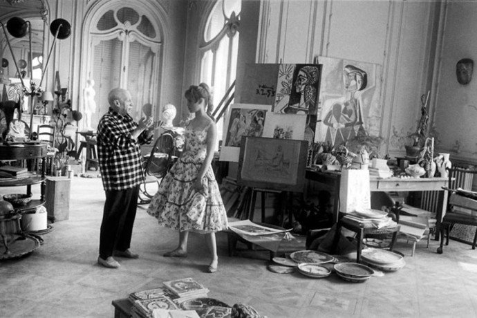 11. Бриджитт Бардо в гостях у Пикассо 1956г.