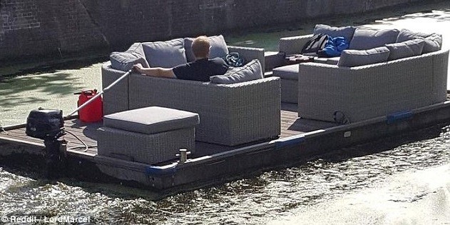 Голландец путешествует по каналам в собственной гостиной