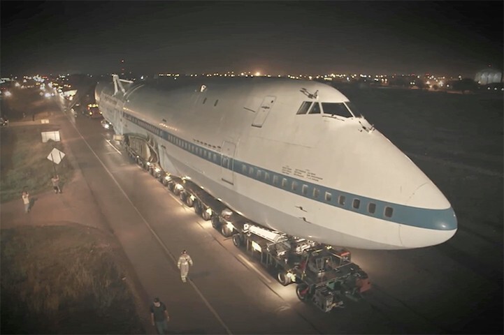 Вторая жизнь старого самолёта Boeing: гигантский арт-автомобиль для фестиваля Burning Man 