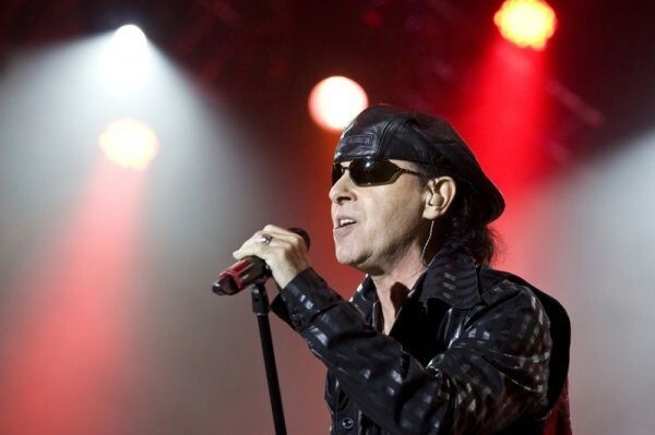 Вокалист Scorpions спел своему поклоннику песню Holiday по телефону