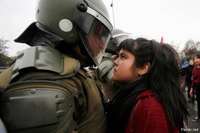 На акции протеста по случаю сорок третьей годовщины военного переворота в Чил...