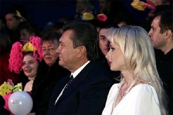 Виктор Янукович и 22-летняя журналистка Алена Березовская