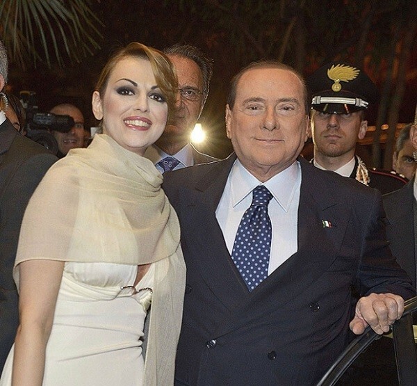 Танцовшица Франческа Паскале и бывший премьер-министр Италии Сильвио Берлускони.