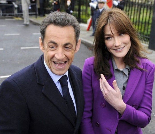 Итало-французская топ-модель Карла Бруни и бывший президент Франции Николя Саркози. В итоге красотка стала третьей женой главы государства.