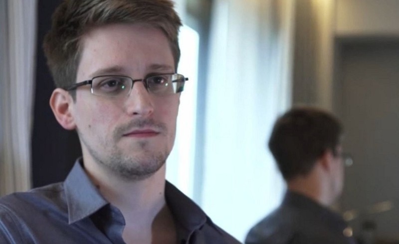 Сноуден призвал Обаму помиловать его перед уходом с поста президента